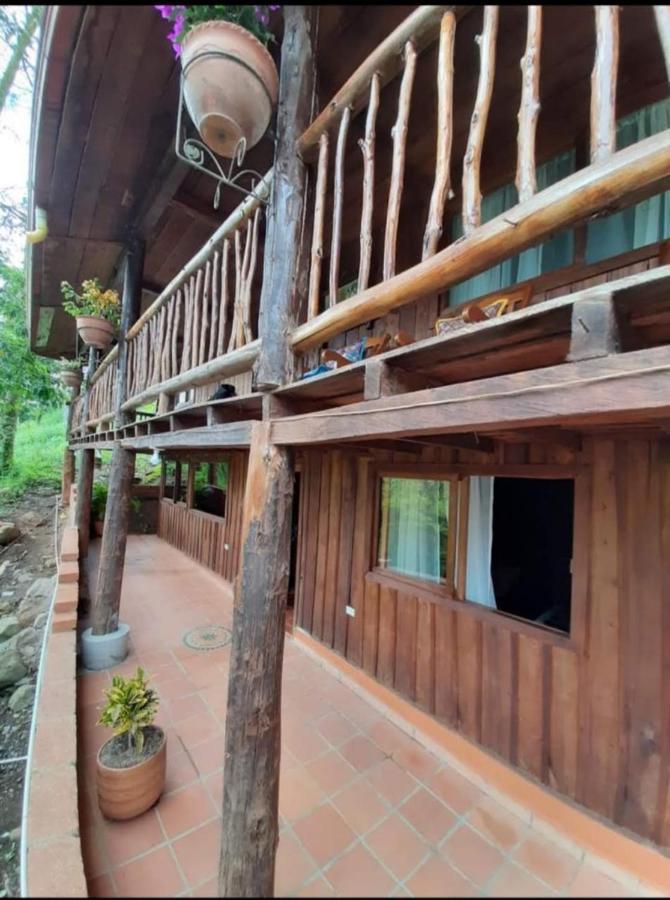 Hostal Gallito Roca Jardín Esterno foto