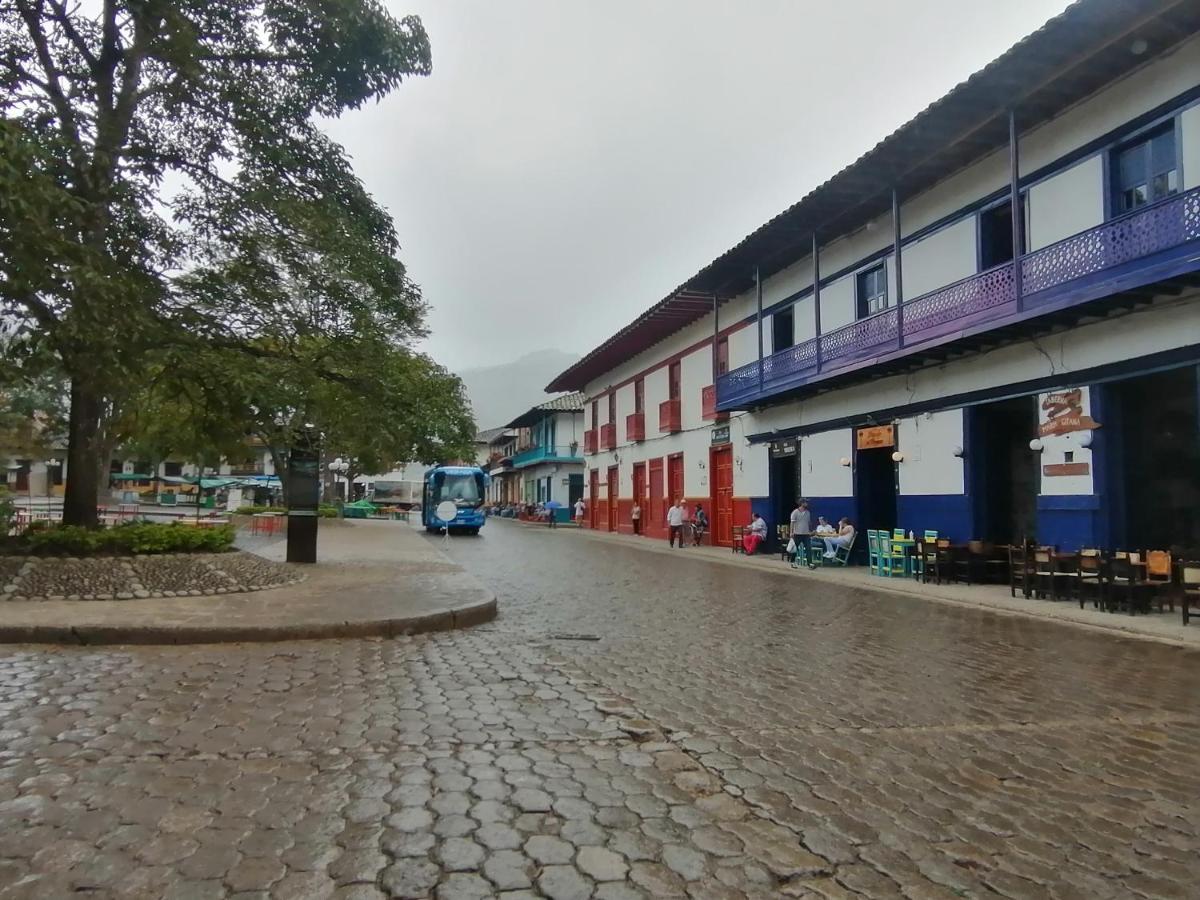 Hostal Gallito Roca Jardín Esterno foto