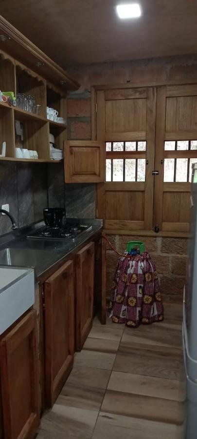 Hostal Gallito Roca Jardín Esterno foto