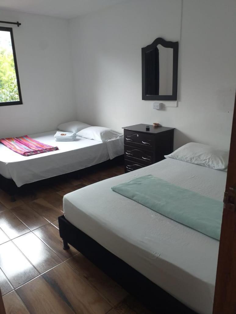 Hostal Gallito Roca Jardín Esterno foto