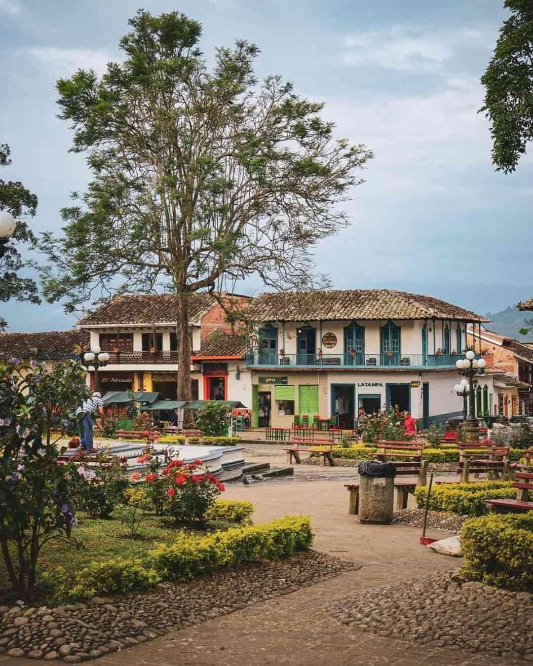 Hostal Gallito Roca Jardín Esterno foto