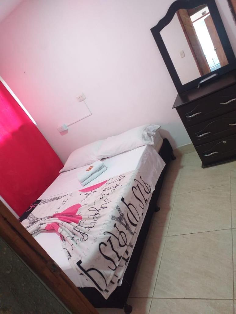 Hostal Gallito Roca Jardín Esterno foto