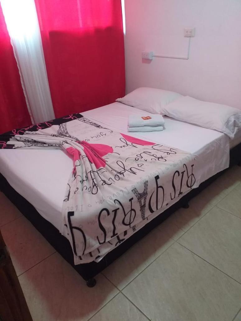 Hostal Gallito Roca Jardín Esterno foto
